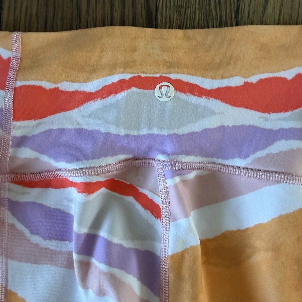 Lululemon True Self Crop Bleacher Stripe White Iris Flower Size 4 - Picture 7 of 12